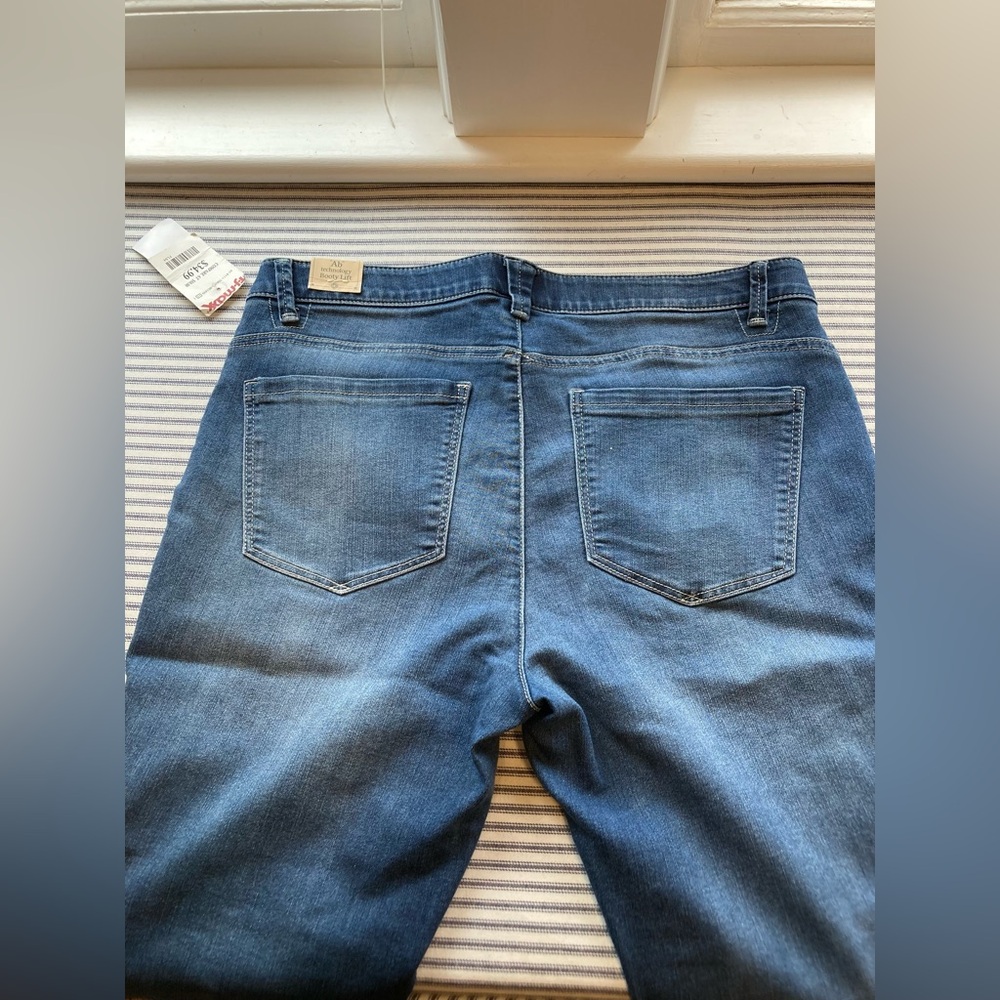 NWT Women’s Democracy Ankle Length Jeans with Booty Lift, Size 14 - Picture 14 of 14